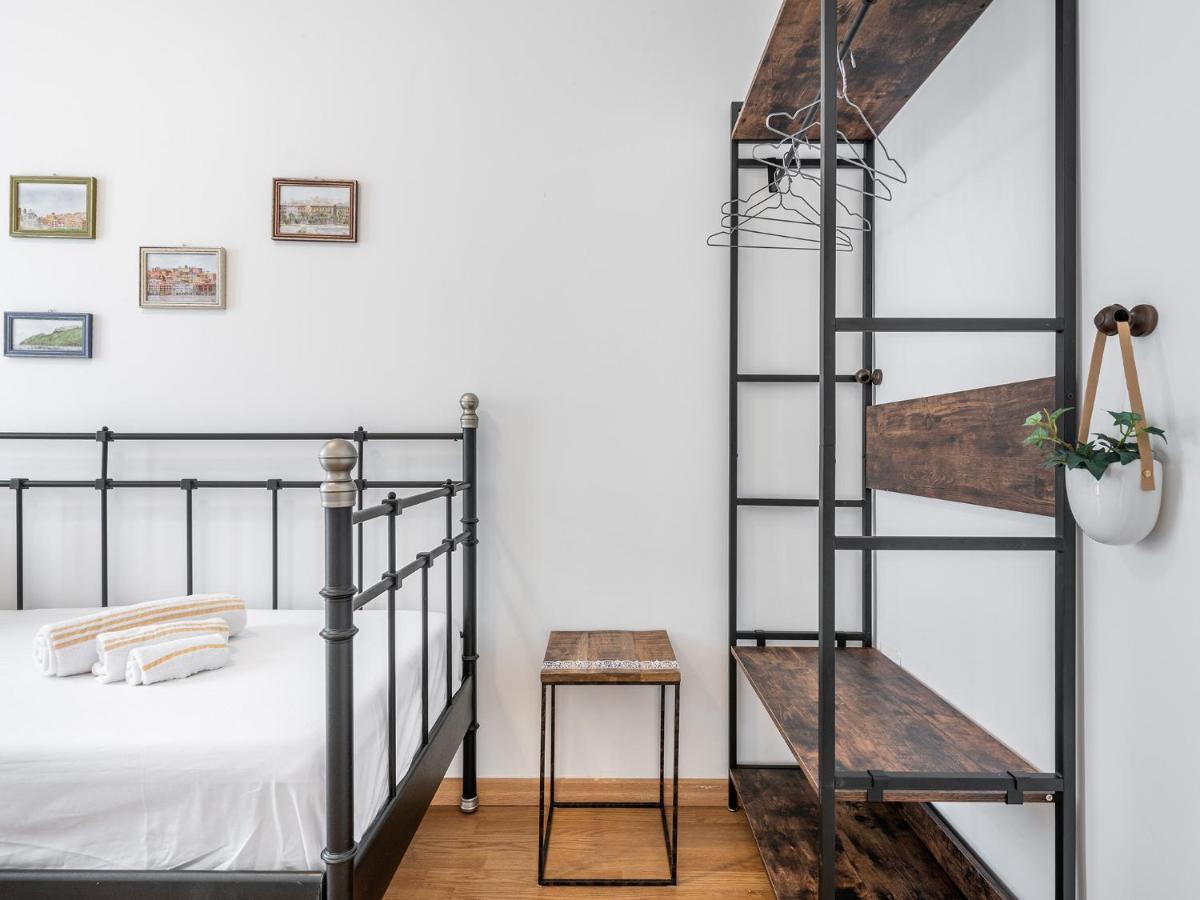 Apartment On Shopping Street Cagliari Bagian luar foto
