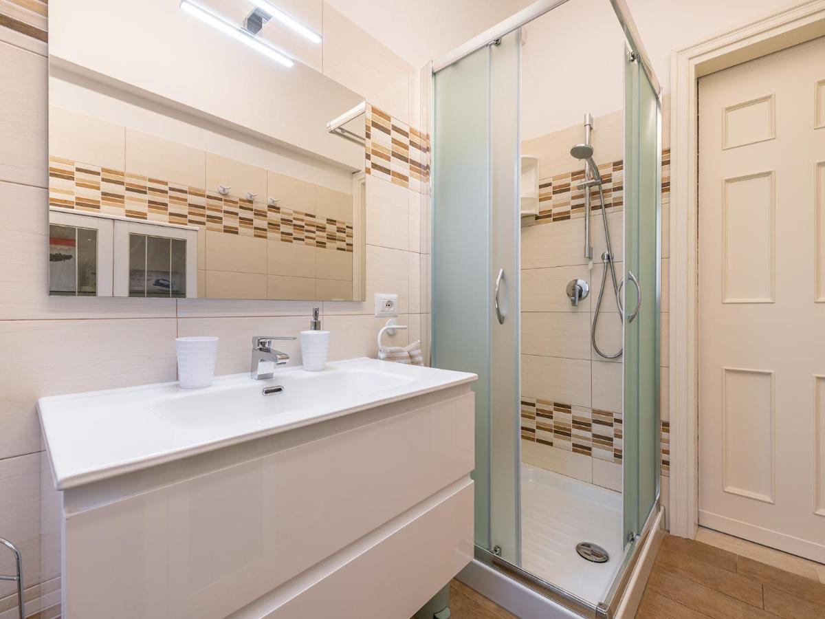 Apartment On Shopping Street Cagliari Bagian luar foto