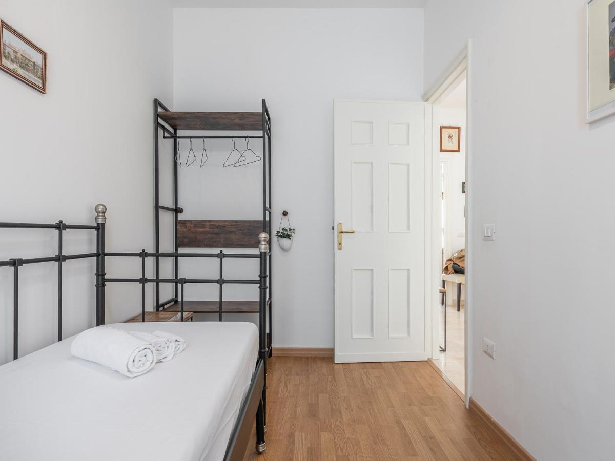 Apartment On Shopping Street Cagliari Bagian luar foto