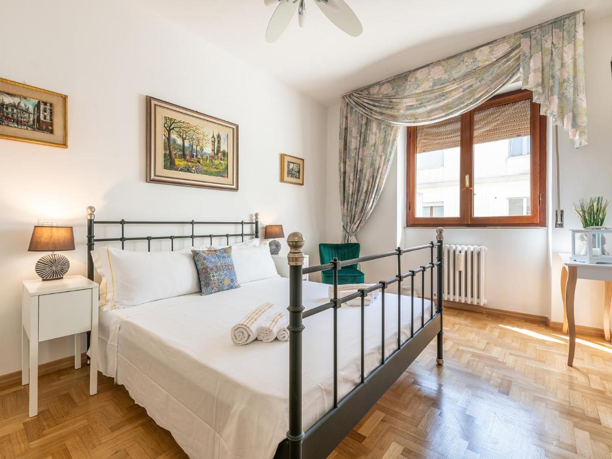 Apartment On Shopping Street Cagliari Bagian luar foto
