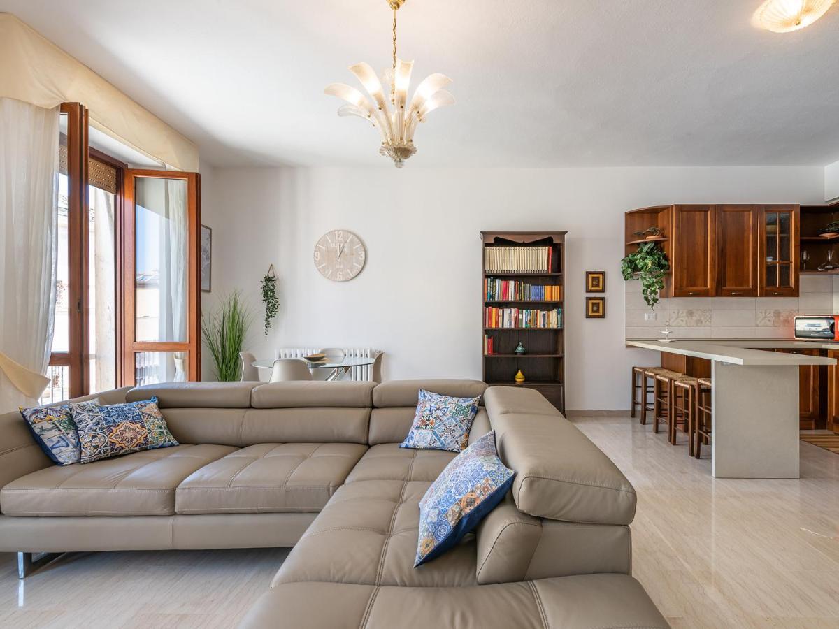 Apartment On Shopping Street Cagliari Bagian luar foto