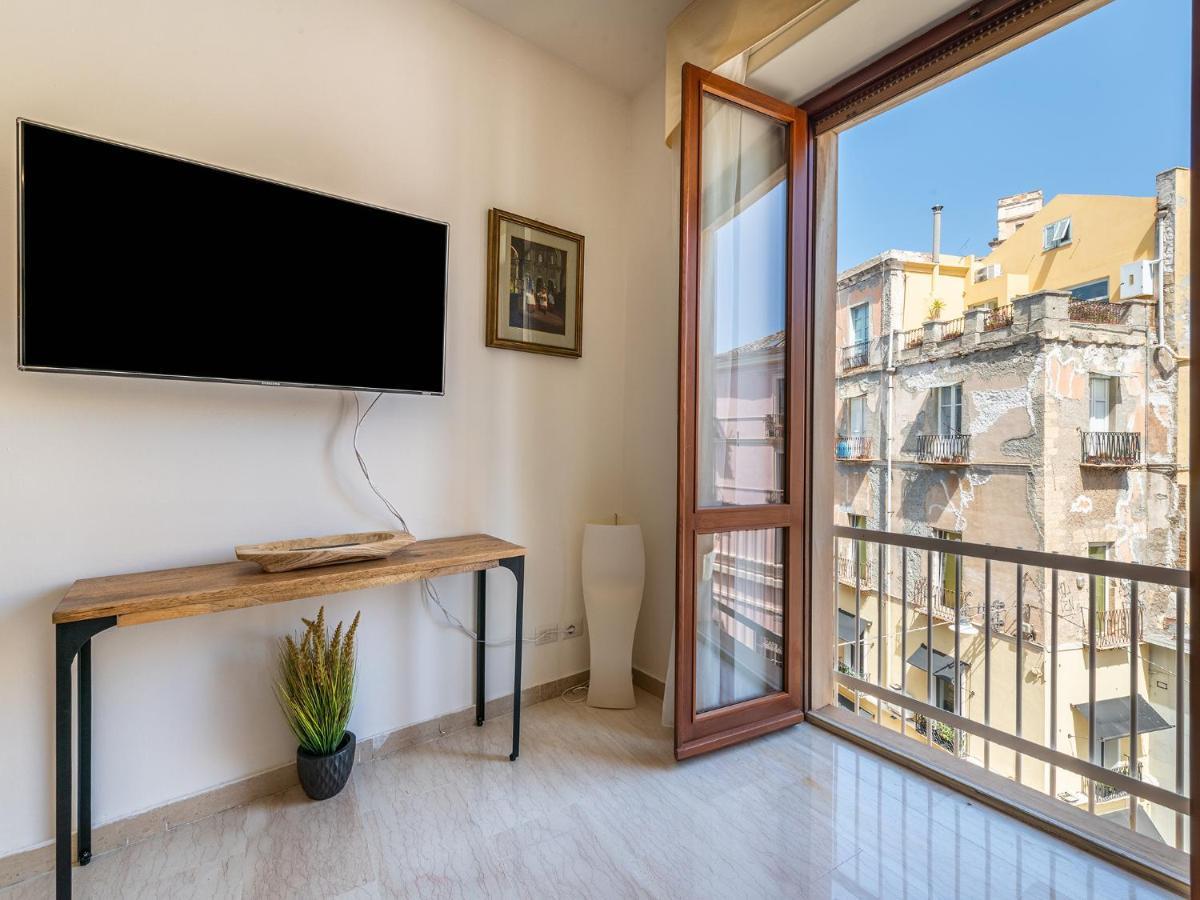 Apartment On Shopping Street Cagliari Bagian luar foto